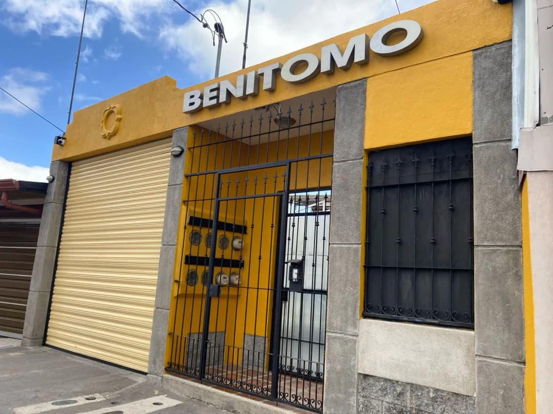 Fotografía del local de Benitomo